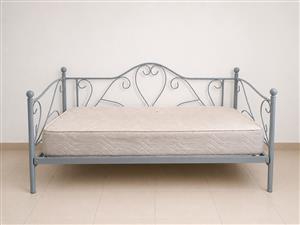 Day Bed with Mattress