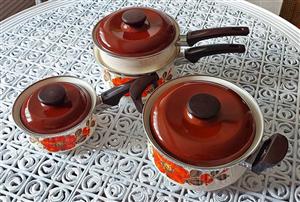 FLOWER POWER COOKWARE - 1970's Sanko ware pot set