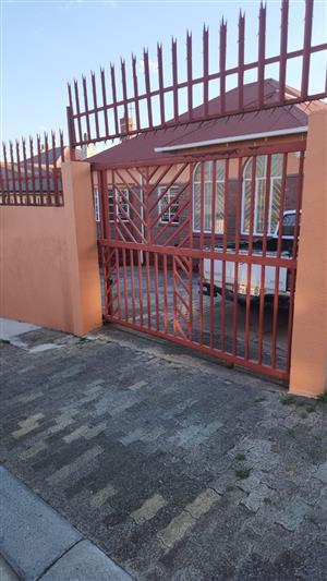 LOVELY FAMILY HOME PERFECTLY SITUATED IN QUIET STREET