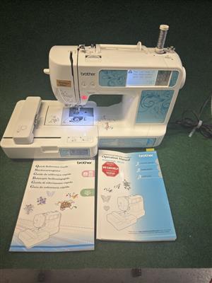 Brother PE900 Embroidery Machine Works Great