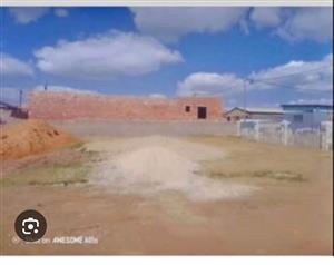 A SERVICED STAND BETWEEN HOUSES IN BRAAMFISCHER PHASE 4 IS FOR SALE