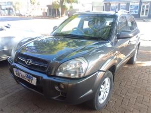 2008 Hyundai Tucson 2.0GLS MANUAL Grey color Service Book  Spare key  105000km 