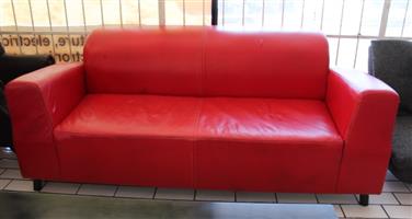 RED 2 SEATER LEATHER COUCH (S067631B) 