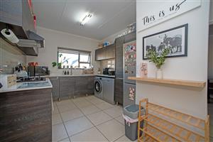 Stunning Modern 2-Bedroom Apartment in Greenstone Hill's Premier Complex