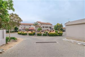 Modern 2-Bedroom Apartment with Garage in Blandford Court, North Riding