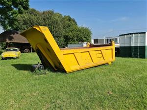 M&P 10 cube tipper body in excellent condition complete with subframe , arm ,tank and dop 19