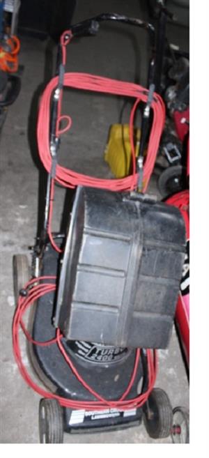 Southern cross turbo 2400 black lawnmower w/grass collector (S067633D) 