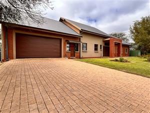 Fairway Living at Its Finest – A Home Designed for Comfort, Light & Lifestyle