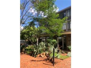 ROOM TO RENT in a 2-Bedroom Apartment in Brummeria (Pretoria East) 