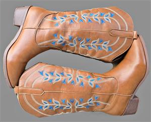 Ladies Tan Western Cowboy Boots – Blue Embroidery – Size SA/UK 5 (EU38)