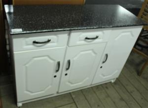 WHITE WOODEN KICTHEN UNIT S065089B