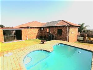 Exceptional small holding nestled in the heart of Nigel