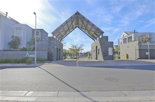 Bright & Spacious Ground Floor with Private Garage!