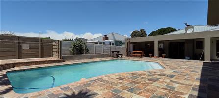 Stunning 4 bedroom Freehold To Let in Newton Park, Gqeberha. Perfect for family living.