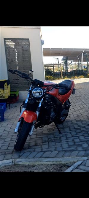 TRUIMPH SPRINT RS 2001 955I,Good condition recently serviced, 54000km on the clo
