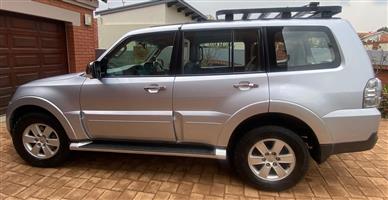 Mitsubishi Pajero GLS 3.2 DiD. 5 door. 2007 model. Silver.