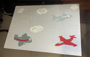 Toddler sensory tables with lids