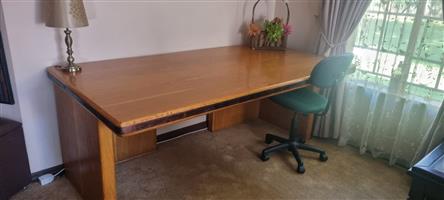 1m x 2m Wooden desk for sale. 