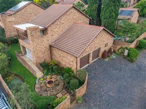 Townhouse For Sale in Helderkruin