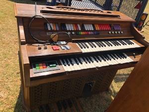 Kimball Swinger 1100 Electric Organ