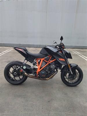 2017 KTM 1290 Superduke R :