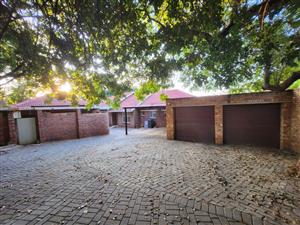 Groot huis te huur Magalieskruin Pretoria. 6 Slpkm huis met 3 Slpk woonstel