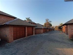 Townhouse For Sale in Heuwelsig Estate