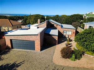 House For Sale in Still Bay West