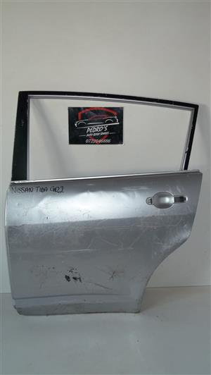 Nissan Tiida left rear door