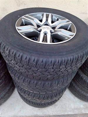17inch Toyota Hilux Fortuner mags with fairly new 265/65/17 Bridgestone dueller AT (85% threads) set