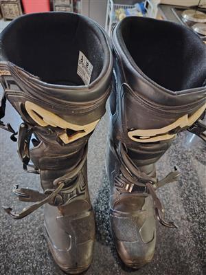 Offroad boots andchest protector