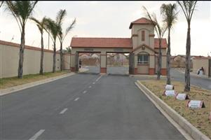 Townhouse For Sale in Ormonde & Ext