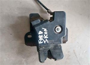Ford Ikon Bootlock selling for r650
