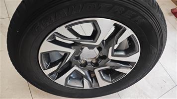 18inch Toyota Fortuner/Legend 55 original mag with used 265 60 18 Dunlop Grandtr