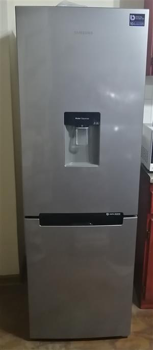 Samsung Frost free fridge with water dispenser 