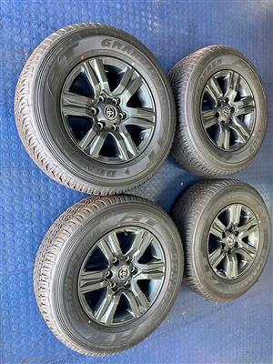 17 INCH ORIGINAL TOYOTA HILUX GD6 (NEW SHAPE) RIMS+ TYRES