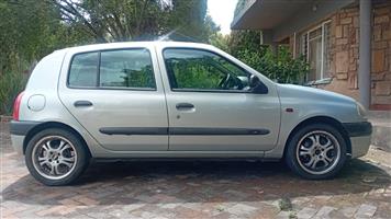 2002 Renault Clio 2 – Great Runner at a Bargain Price!