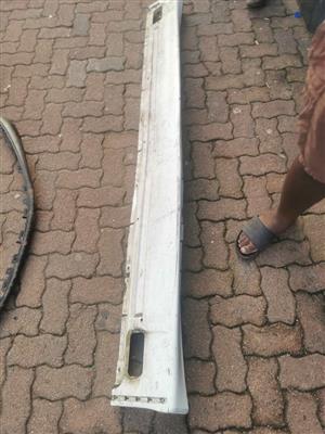 Porshe Cayenne left side skirt