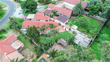 Bidding to start from R1 500 000!! Live Auction! 5 Bedroom home In Rooihuikraal