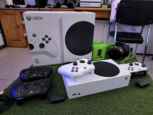 Xbox series s 512 ssd R5999 brand new with x1 controller