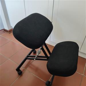 KNEE  CHAIR FRO SALE BLACK