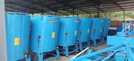 New Giant 1.5m³ vertical feed mixers available