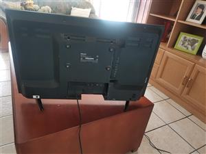 Black 32 inch Hisense HD TV in perfect condition