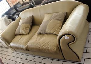 White 2 seater leather sleeper couch S064305A