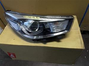 (2017-2020) KIA RIO RIGHT SIDE XENON HEADLIGHT FOR SALE