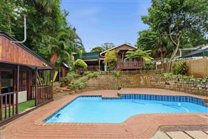 Spacious Family Home with Pool, Jacuzzi & Granny Flat