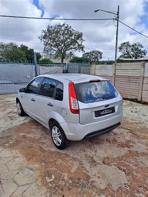 2013 FORD  Figo 1.4 Ambient.