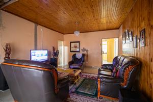 Charming 3-bedroom house for sale in Vanderbijlpark CW 1