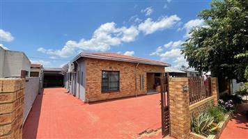 House For Sale in Orange Farm