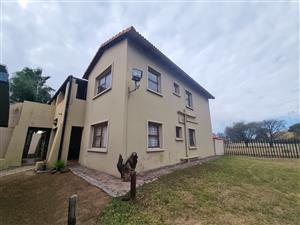 Charming 2-Bedroom Apartment in the Heart of Waterval East, Rustenburg
